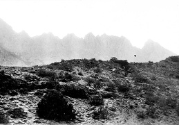 Утро в начале подъема на Алайский хребет. Высота около 1100 м.