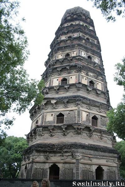 &quot;Пизанская башня&quot;. Пагода