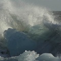 Айсберг на берегу океана